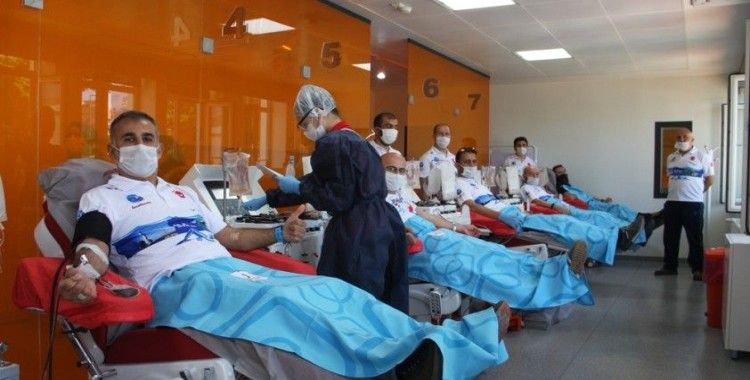 'Sarayburnu Fatihleri' Kızılay'a kan bağışında bulundu