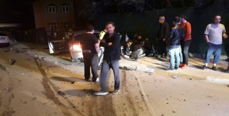 Denizli'de iki otomobil kavşakta çarpıştı: 6 yaralı