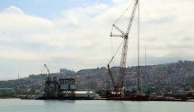 Türkiye'nin ilk yerli sondaj gemisi Fatih'in sökülen parçaları Trabzon'a getirildi