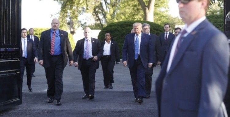Trump protestoların ortasında Beyaz Saray'dan yürüyerek çıktı