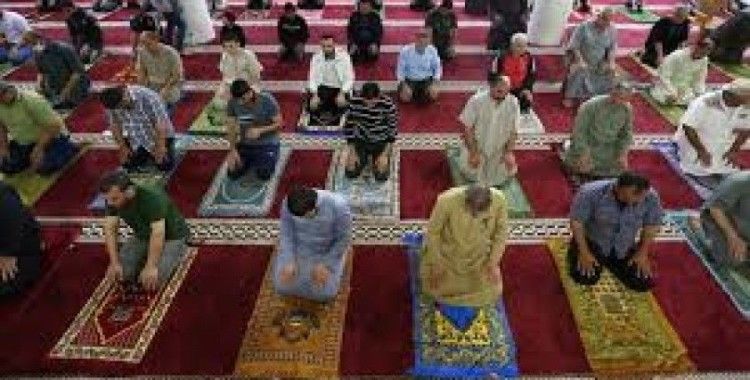 Gazze'de camiler yeniden ibadete açıldı