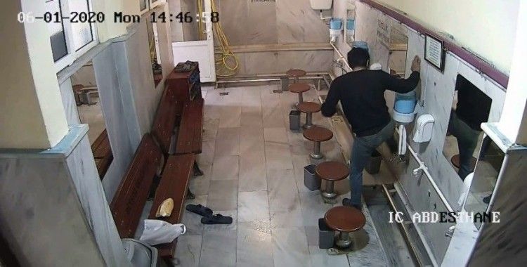 Beykoz’da pes dedirten hırsızlık: Caminin musluklarını saniyeler içinde çaldı