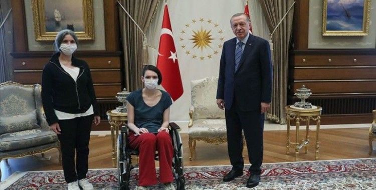 Cumhurbaşkanı Erdoğan milli voleybolcu Meltem Çetin'i kabul etti