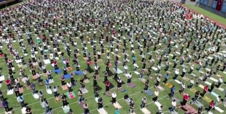 Stadı dolduran cemaat havadan görüntülendi