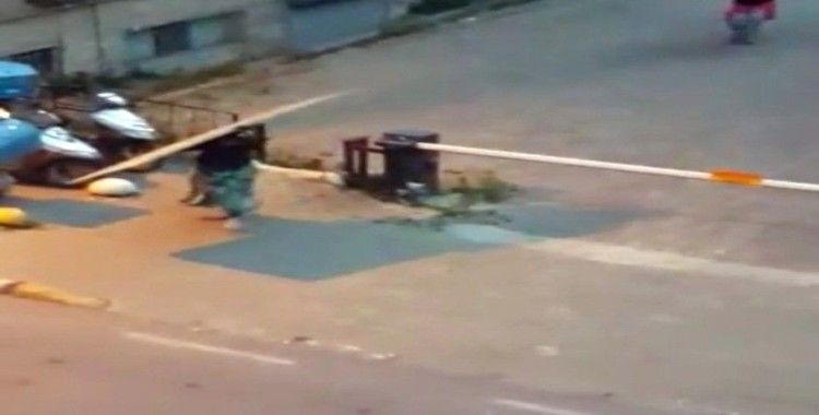  At arabalı 4 kadın hırsız önce kameraya ardından polise yakalandı