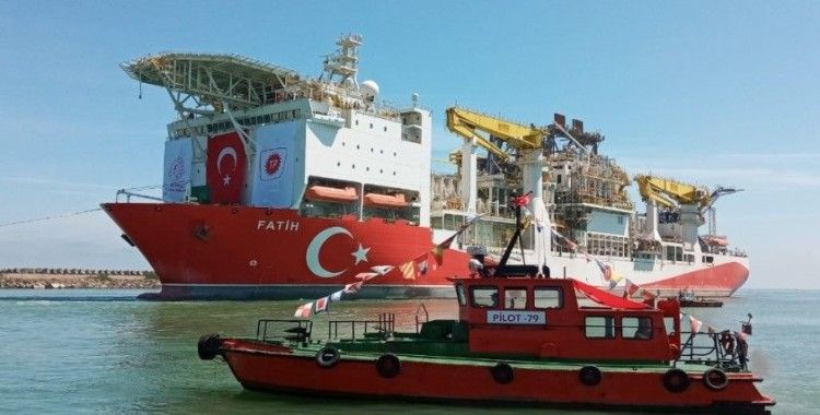 Fatih Sondaj Gemisi Trabzon Limanı'na giriş yaptı