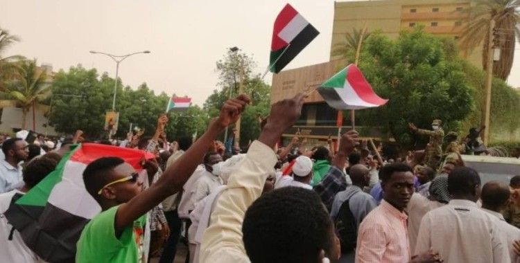 Sudan’da geçici hükümet protesto edildi: "Yabancı sömürgeciliğine hayır"