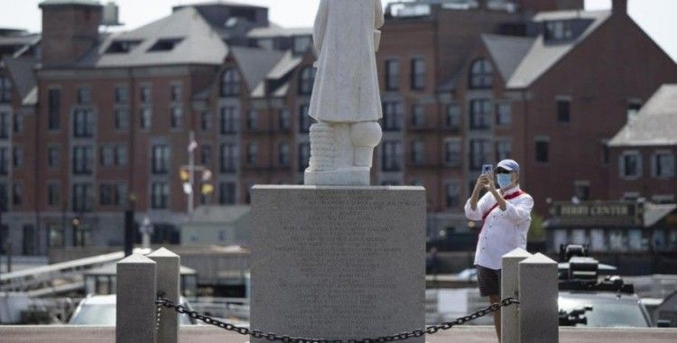 ABD’de Kristof Kolomb’un heykeli sökülüp göle atıldı
