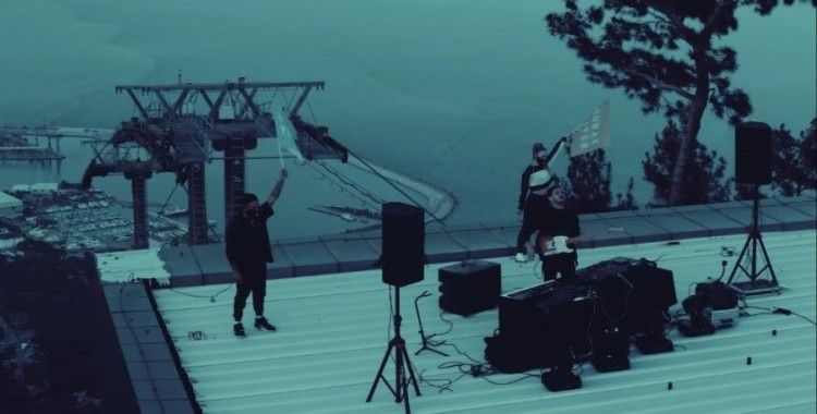 Ünlü DJ'den Antalya Havalimanı'nda konser