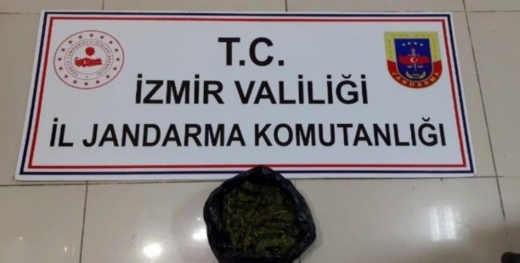 İzmir'de uyuşturucu operasyonunda 2 kişi gözaltına alındı