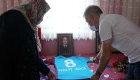 Trabzonspor Kulübü Başkanı Ahmet Ağaoğlu, şehit ailesini ziyaret etti 