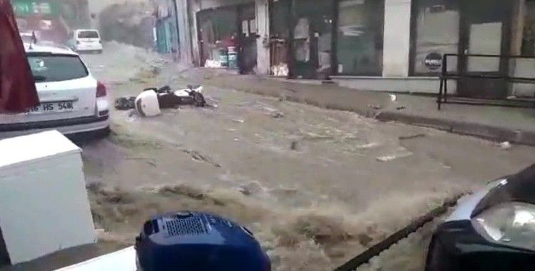 Bursa’da sel suları önüne ne kattıysa sürükledi...Bir kadın son anda kurtarıldı