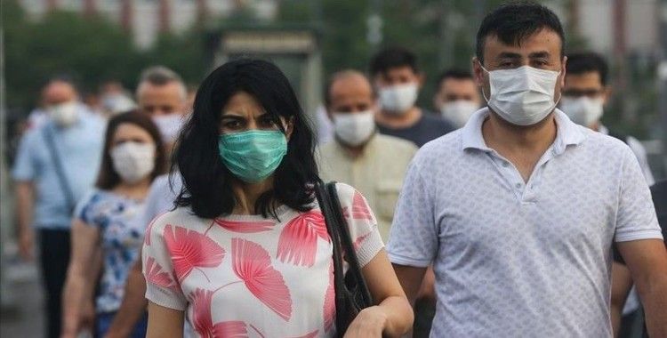 İstanbullular açık alanlarda maske takma zorunluluğuna uyuyor