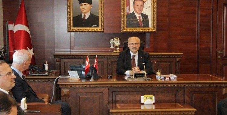 İzmir'in yeni valisi Köşger göreve başladı
