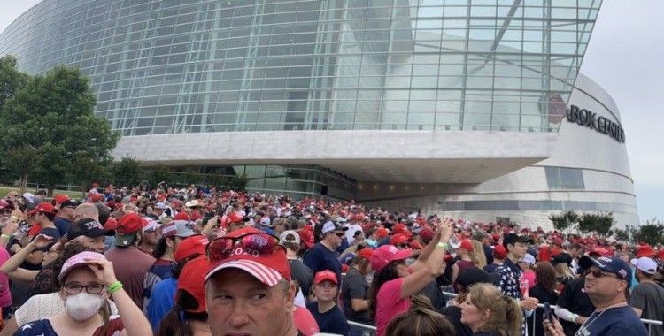 Binlerce Trump destekçisi Tulsa'da