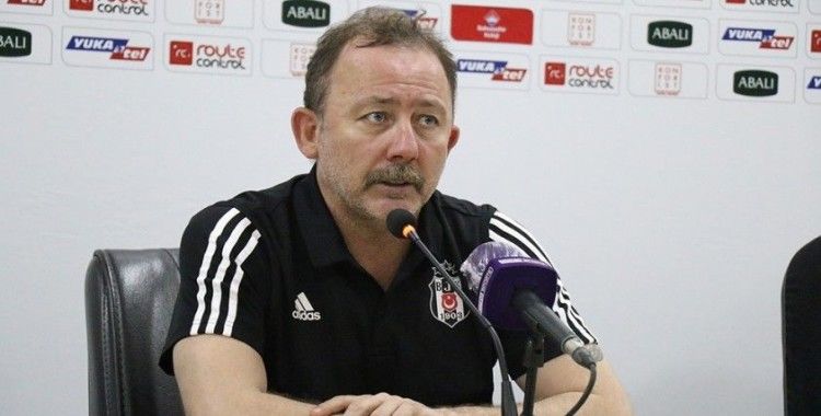 Sergen Yalçın: “Beşiktaş şampiyonluğa oynayan bir kadro kuracak”