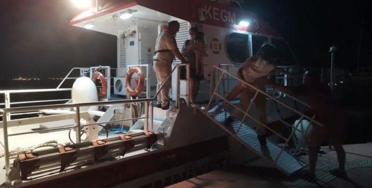 Kartal açıklarında arıza yapan teknede bulunan 3’ü çocuk 5 kişi kurtarıldı