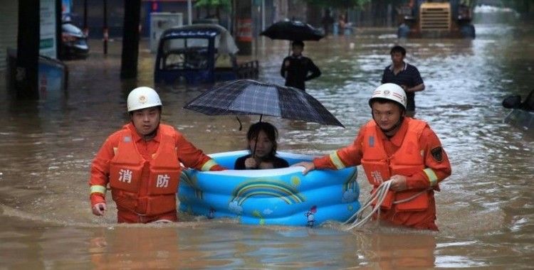 Çin'de sel nedeniyle evler sular altında kaldı