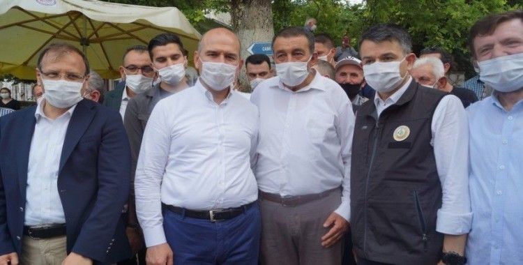 Bakan Soylu ve Pakdemir'li sel felaketi yaşanan Yenisölöz'de incelemelerde bulundu