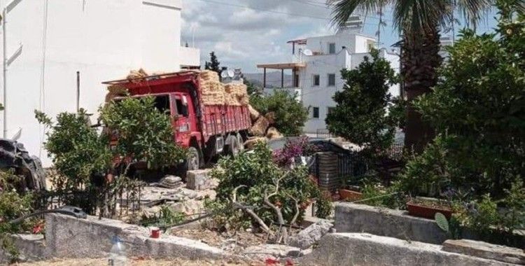 Fireni patlayan kamyon caddeyi savaş alanına çevirdi