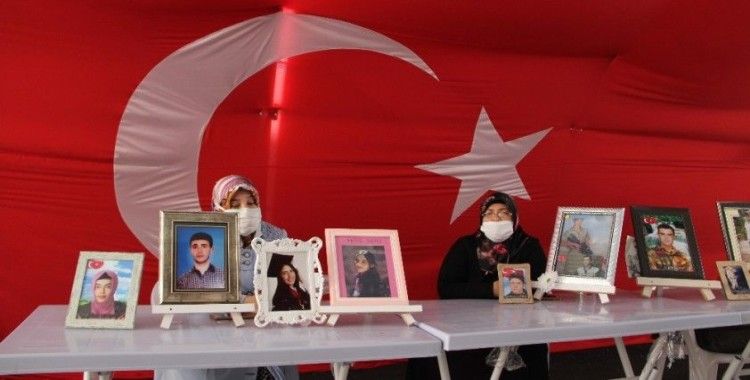 HDP önündeki ailelerin evlat nöbeti 295'inci gününde