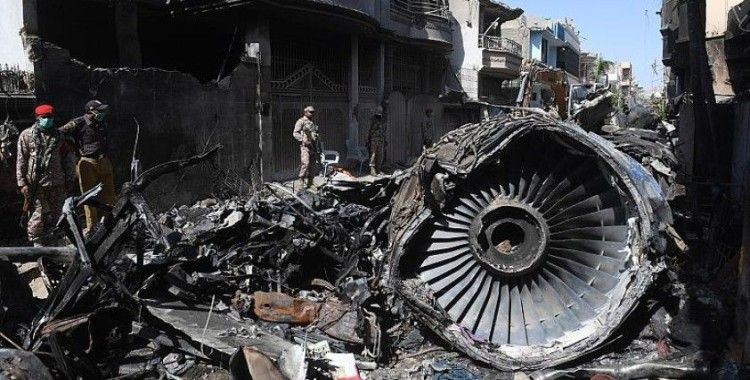 Pakistan'da düşen uçakla ilgili rapor: Kaza nedeni 'Covid-19'