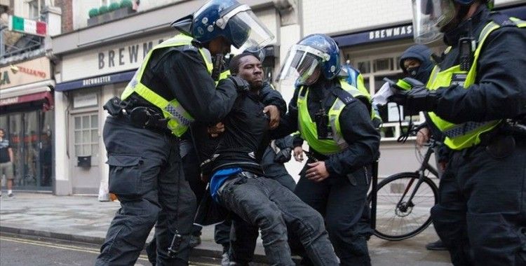 Af Örgütü uzmanları: Karantina Avrupa polisindeki ayrımcılığı ortaya çıkardı