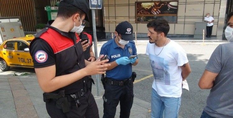 Taksim'de polis ekiplerinden şok 'dar alan uygulaması'