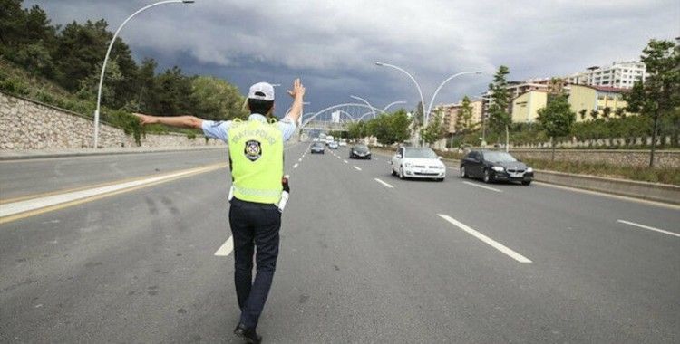 İstanbul'dan Kovid-19 test sonuçlarını beklemeden Van'a gitmek isteyen işçiler Bolu'da yakalandı