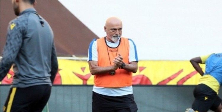 Hikmet Karaman'dan futbolcularına rekabet uyarısı