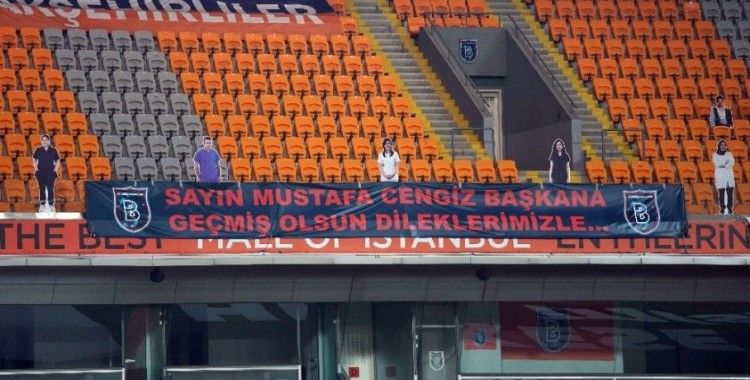 Başakşehir'den Başkan Mustafa Cengiz için pankart