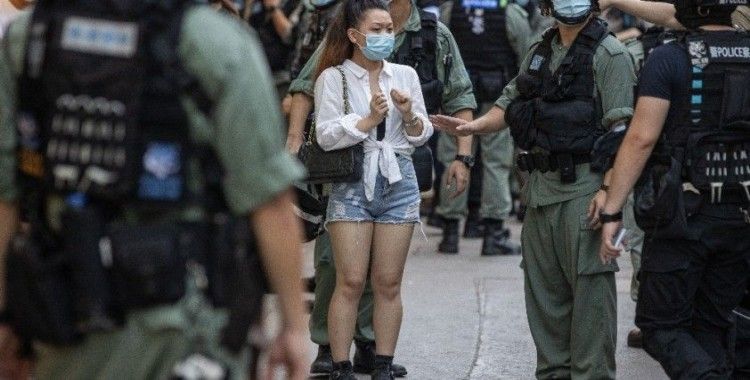 Hong Kong'daki sessiz protestoda 53 kişi gözaltına alındı