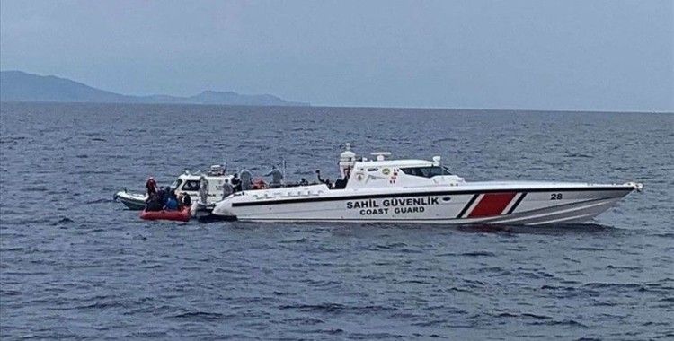 Balıkesir'in Ayvalık ilçesi açıklarında sığınmacıları taşıyan bot battı: Kayıp 4 kişi aranıyor