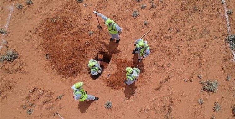 Libya'da Hafter milislerinden kurtarılan Terhune'de toplu mezar kazı çalışmaları sürüyor
