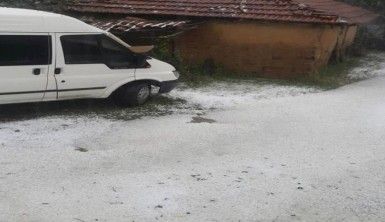Demirözü'nde fındık büyüklüğünde dolu yağdı