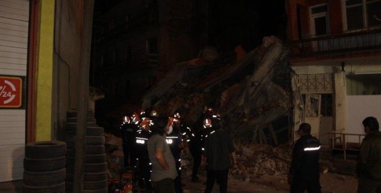 Erzurum'da 5 katlı metruk bina çöktü