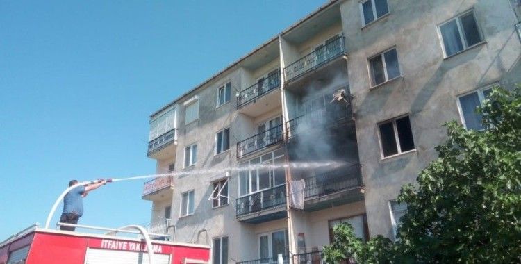 Bursa'da bir vatandaş oturduğu evi ateşe verdi