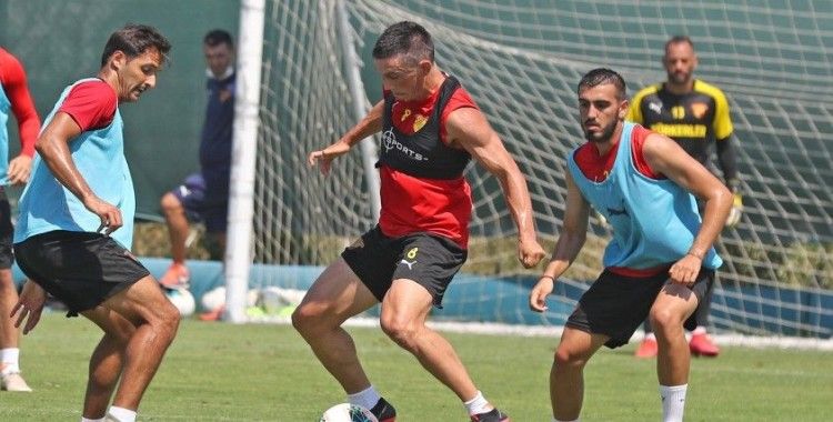 Göztepe'de Fenerbahçe maçı hazırlıkları sürüyor