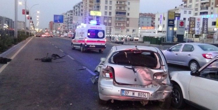 Diyarbakır'da kadın sürücü başka araç tarafından sıkıştırıldı: 2 yaralı