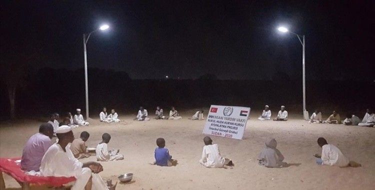 İHH'nin güneş enerjili aydınlatma sistemiyle Sudanlı öğrenciler akşamları da ders çalışabilecek