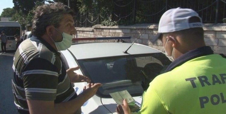 Fatih'te ceza yiyen minibüsçü yolculara kızdı