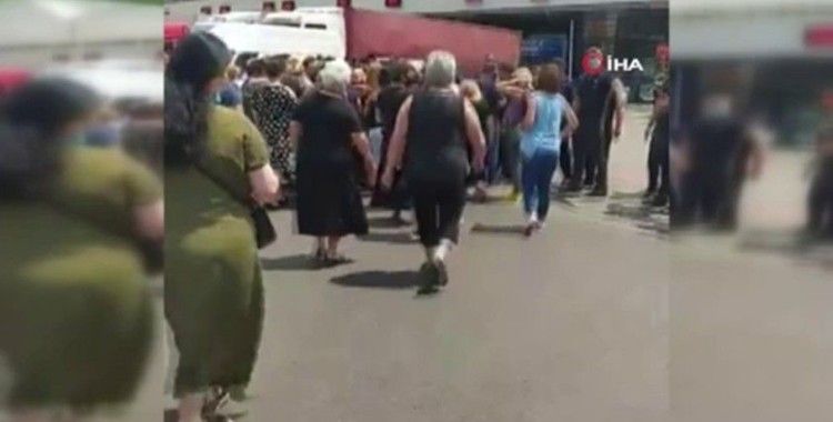 Gürcistanlı kadın işçiler, Sarp Sınır Kapısı’nın açılmamasını protesto etti