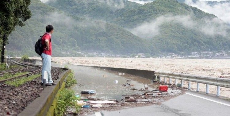 Japonya'yı şiddetli yağış vurdu: 13 kişi kayıp