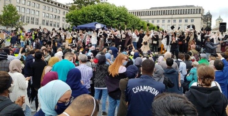 Brüksel'de başörtüsü yasağı protesto edildi