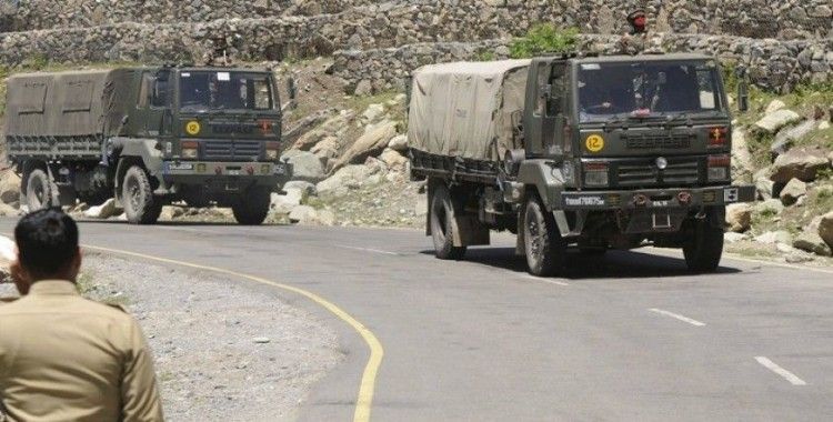 Hindistan'ın Çin ile çatışmanın yaşandığı Ladakh'taki hava üssünde hareketlilik