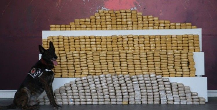 Kocaeli'de panelvan aracın tavanında 375 kilogram eroin ele geçirildi