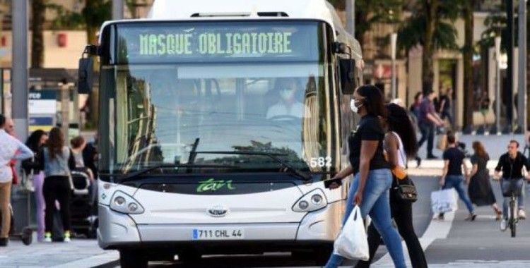 Fransa'da otobüs şoförü, maske takmayı reddeden yolcuların saldırısının ardından beyin ölümüne uğradı