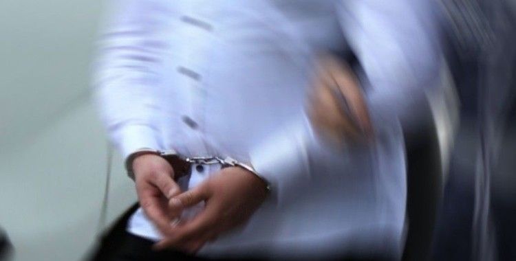 İzmir'de gemiyle yurt dışına yasa dışı geçişe 4 tutuklama