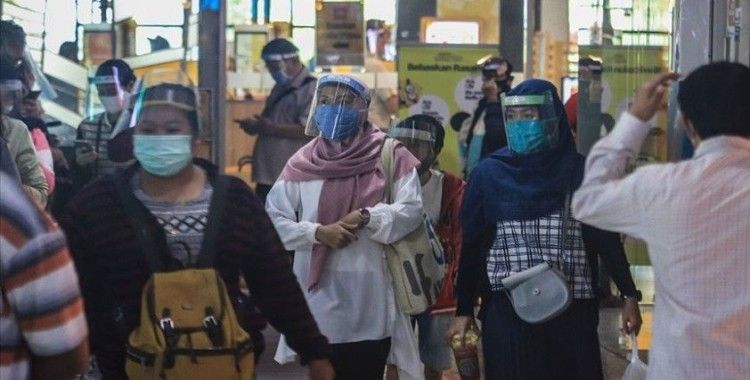Endonezya Kovid-19 salgınını kontrol etmekte zorlanıyor