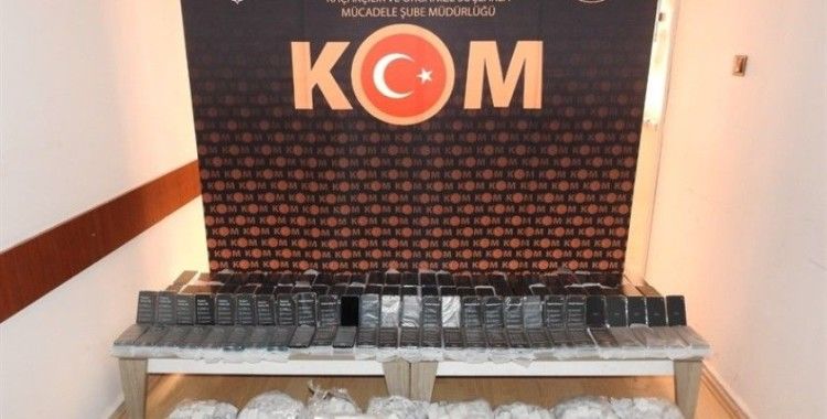 İstanbul'a giden araçtan yüzlerce kaçak telefon çıktı